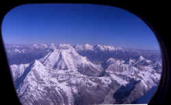 tibet_nepal_border_from_air.jpg (99102 Byte)