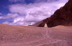 hemis_shakpachen_chorten.jpg (134917 Byte)