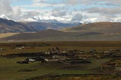 Hamlet near Damshung where we look for yak herders that guide us to Namtso.