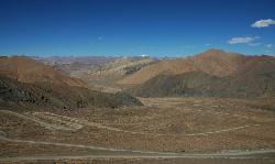 After a never-ending drive to Rongbuk we reach the pass and look back to the north.